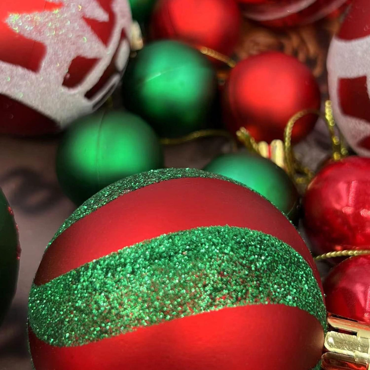 44Ct Red Gold Christmas Tree Ball Assorted Ornaments Pendants, 2.4" Christmas Shatterproof Shine Ball Decoration for Christmas Tree Boxes Ideal