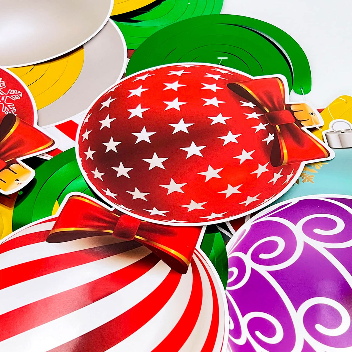 Merry Christmas Decorations Hanging Ceiling Swirls (30Pcs Fully-Assembled) Christmas Tree Ball Slices Cutout Swirls for Christmas Party Porch Home House Bar, Xmas Holiday Supplies Decorations